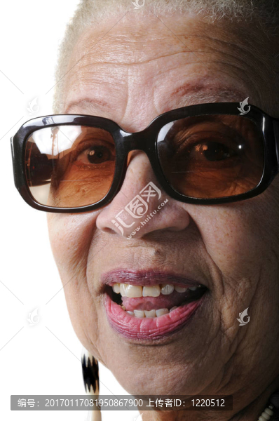 老年非裔美國婦女