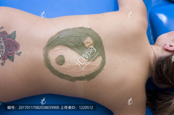 具有海藻體處理的婦女