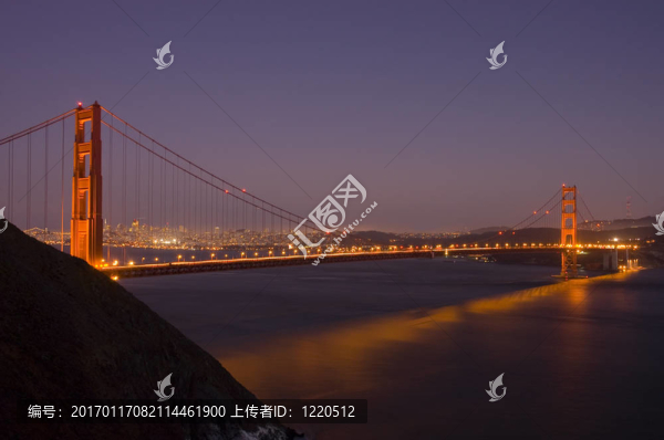 夜幕下的金門大橋