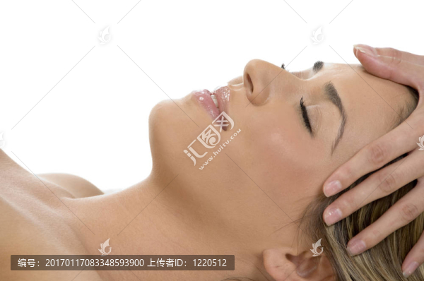 睡眠女性頭部按摩肖像
