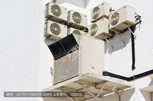 墻上的空調(diào)機(jī)組
