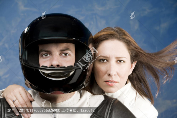 摩托車上的男人和女人