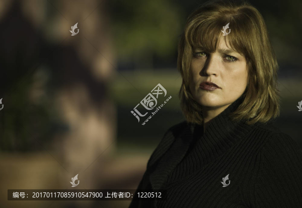 綠色眼睛的女人
