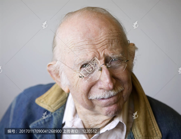 夾克里的高級男人