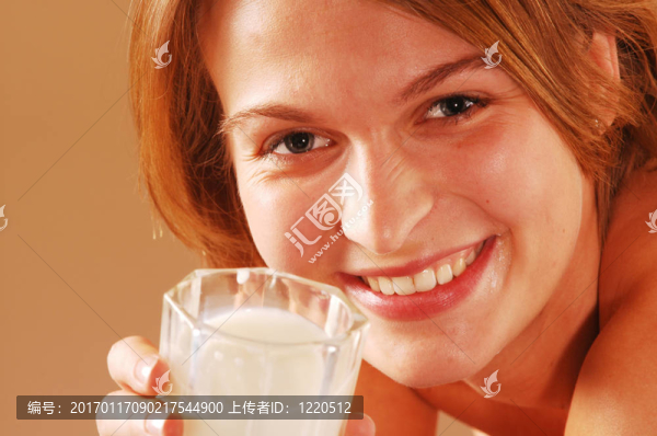 女孩奶