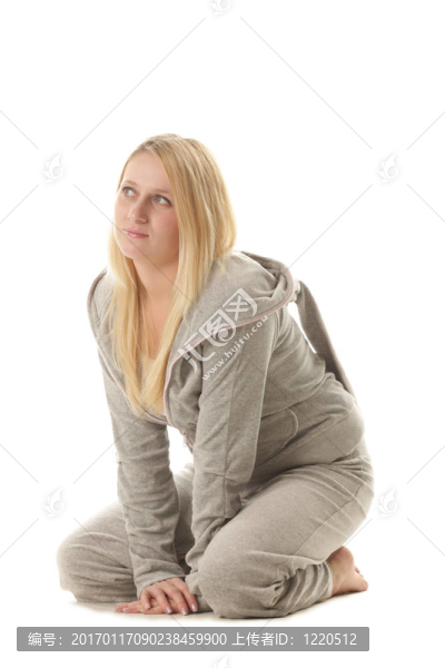 坐在膝蓋上的女孩