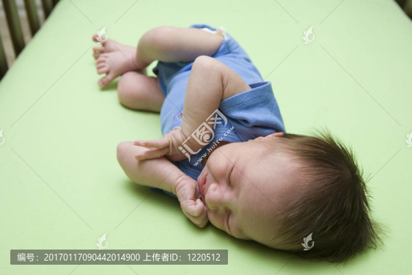 一個星期大的嬰兒