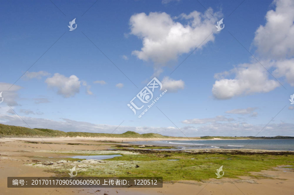 在Dunstanburgh的海灘風(fēng)景