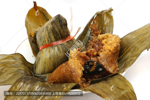 盤子上的粽子
