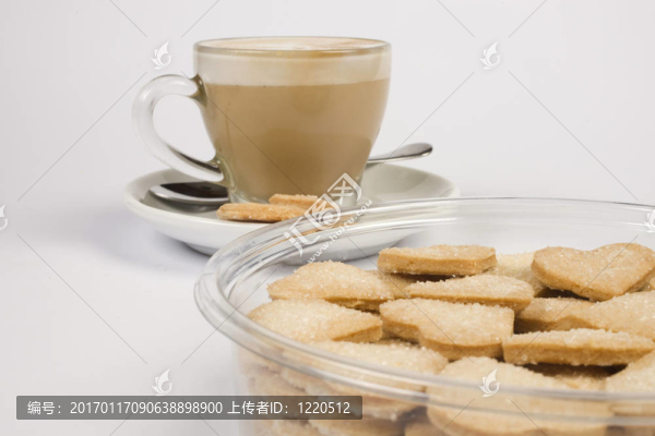 咖啡杯和餅干