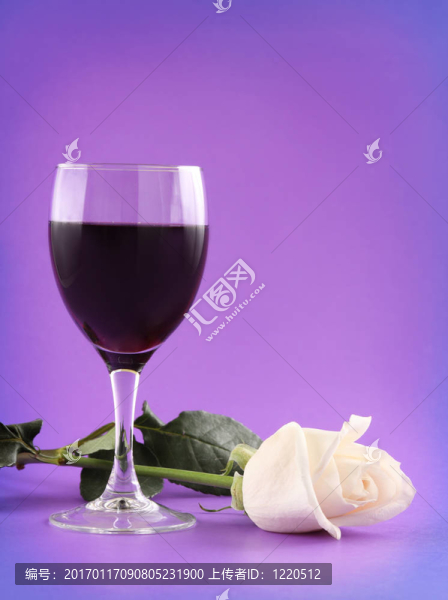 紅葡萄酒與白玫瑰