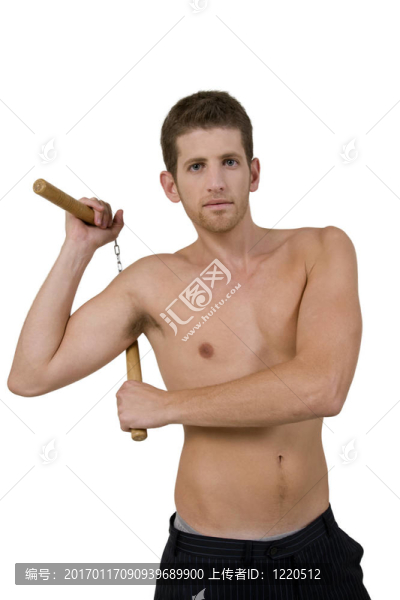 男子手持雙節(jié)棍