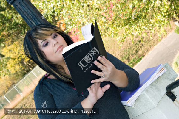 讀書的女人