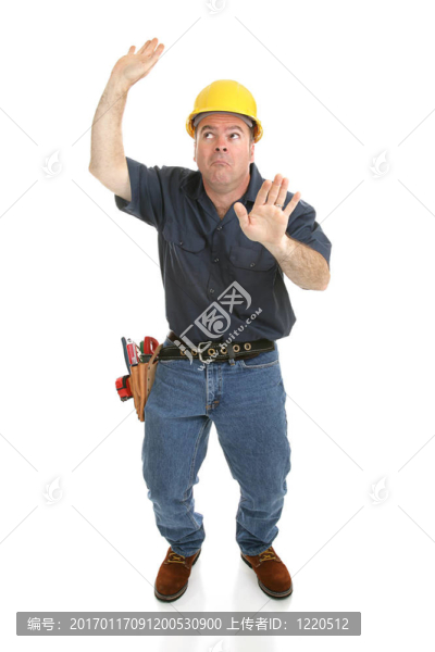 建筑工人被困在箱子里