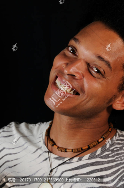 快樂的非洲裔美國人-匯圖網(wǎng) www.fosd68.com 快樂的非洲裔美國人