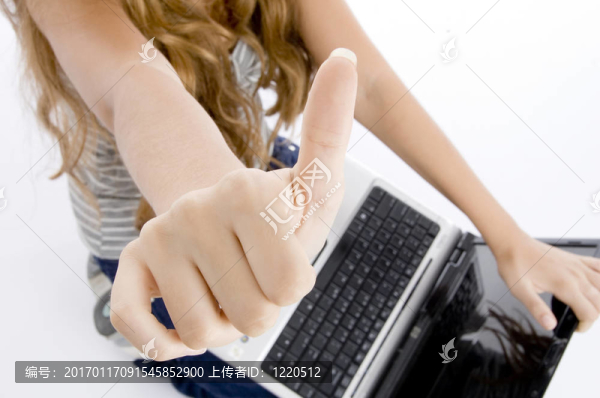 女孩用的筆記本電腦
