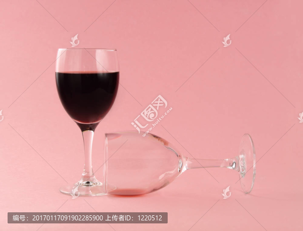 兩杯紅葡萄酒