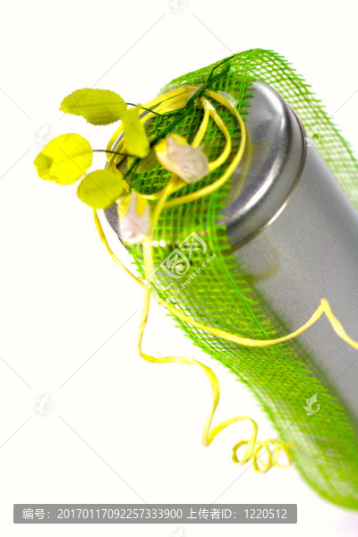 裝飾精美的金屬禮品盒
