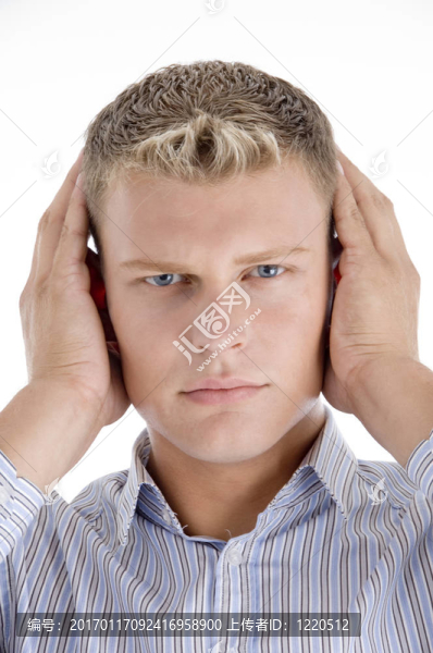 年輕白人男子集中