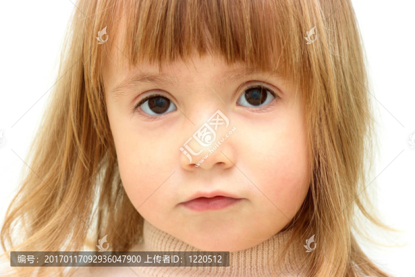 一個(gè)可愛(ài)的小女孩的肖像