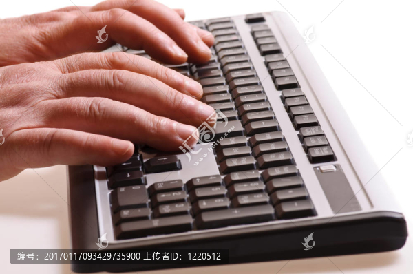 在鍵盤上打字