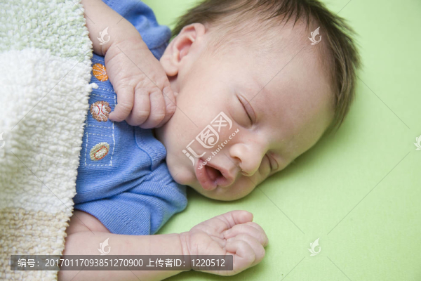 一個星期大的嬰兒