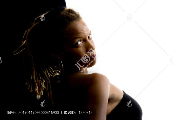 漂亮的非洲裔美國婦女