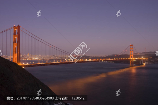夜幕下的金門大橋