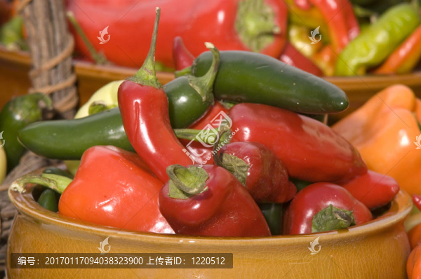 五彩辣椒碗