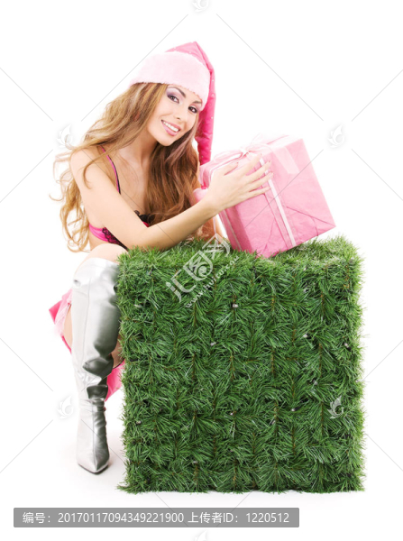 圣誕助手與禮品盒和綠色立方體