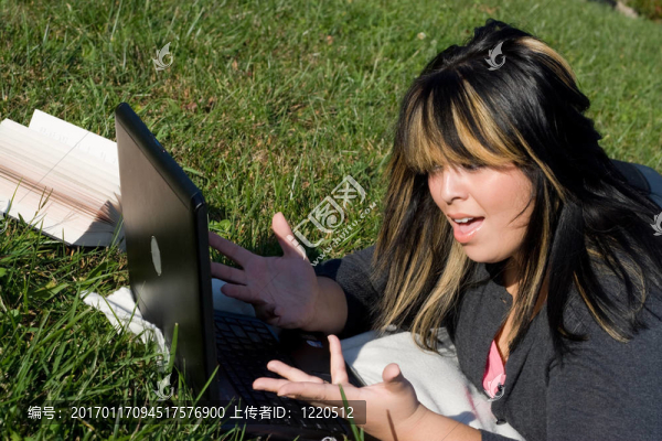 女孩用的筆記本電腦