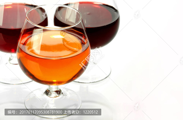 深色的酒
