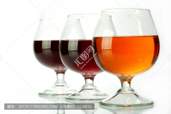 深色的酒