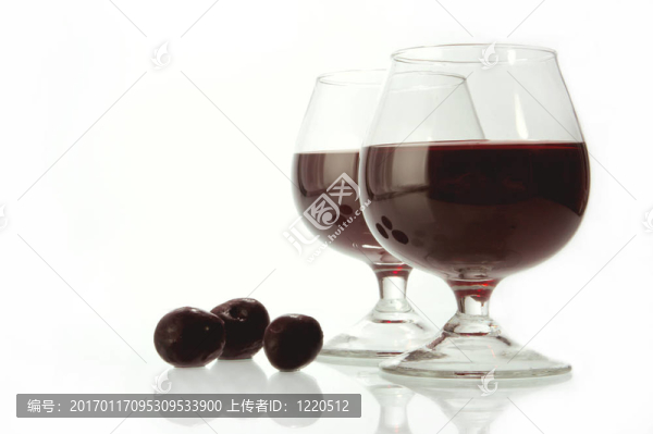 深色的酒