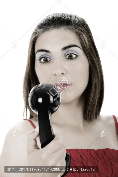 電話的女人