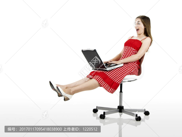 筆記本電腦的女人