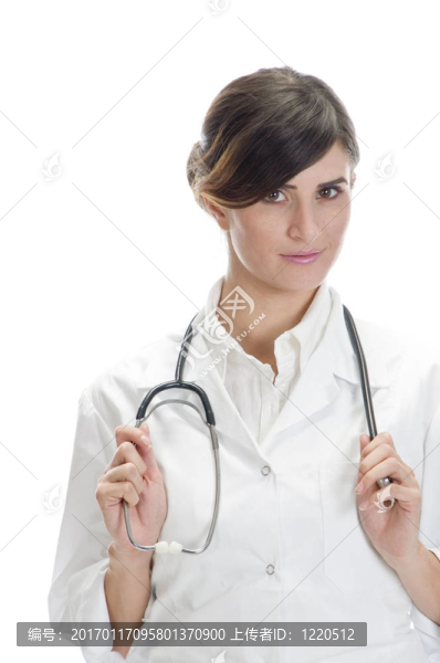 女醫(yī)生拿著聽診器