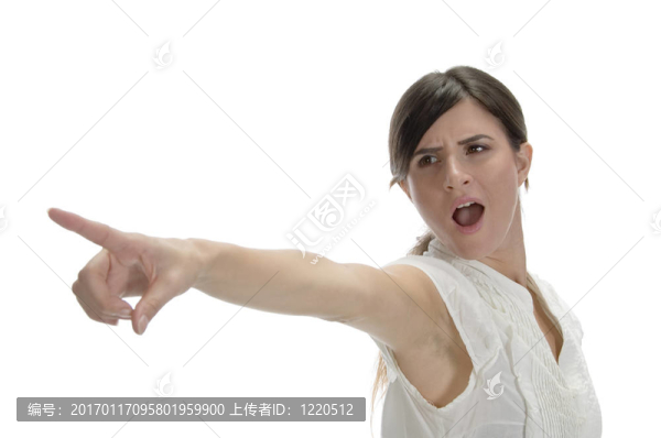 女士指著身邊