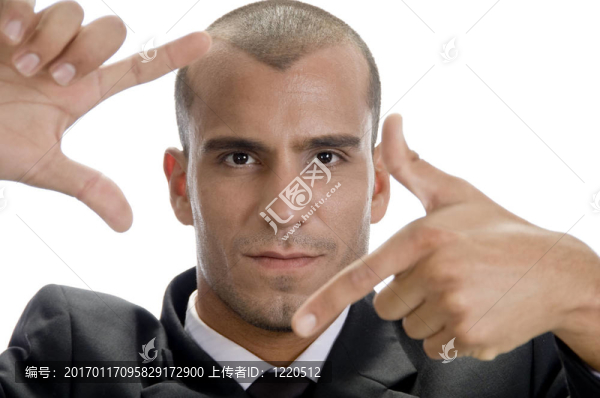 男子用手指架