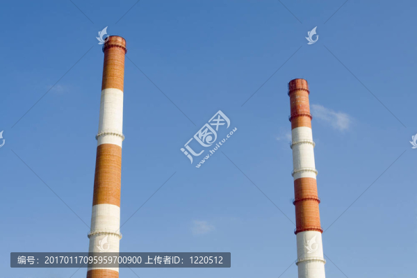 兩個紅色和白色的管道