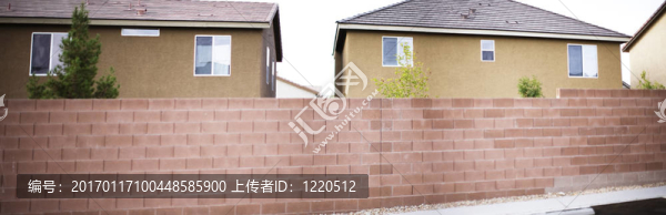 全景房屋和磚墻