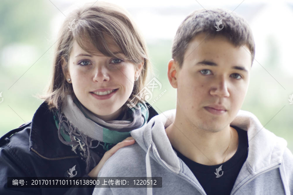 年輕的男人和女人