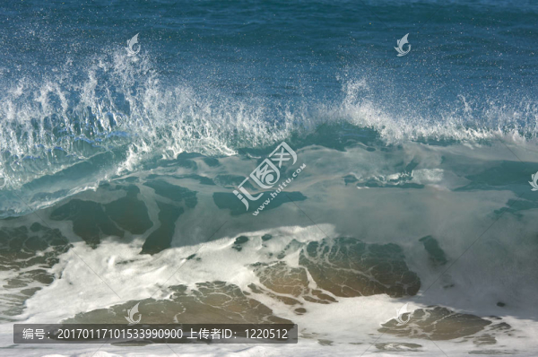 戲劇性的Shorebreak,Wave