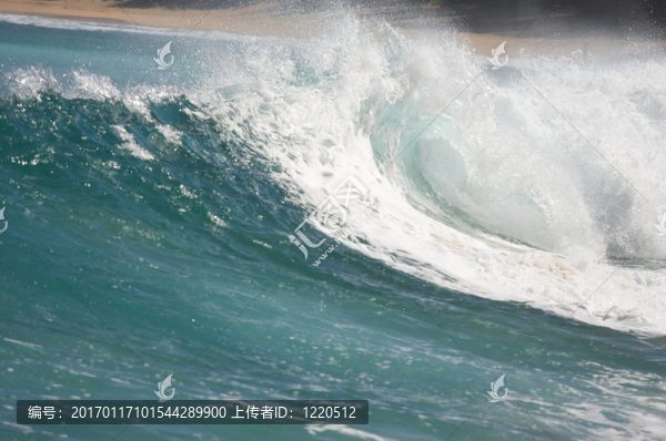 戲劇性的Shorebreak,Wave