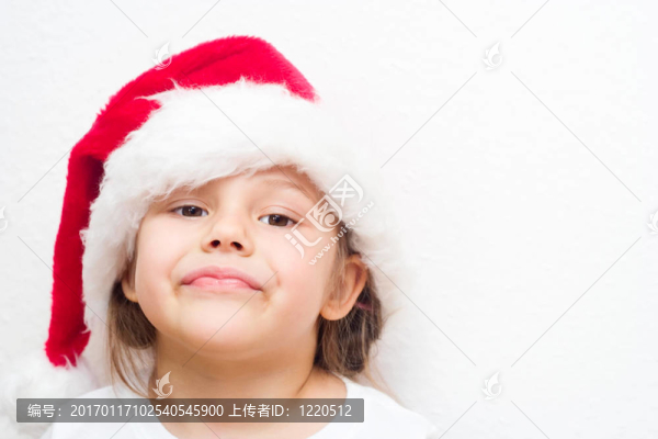 小女孩打扮得像