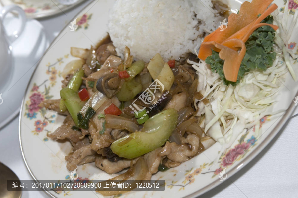 墊Khing泰國菜