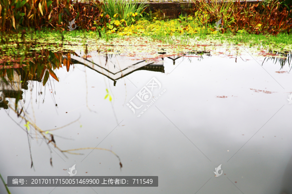 水面倒映馬頭墻