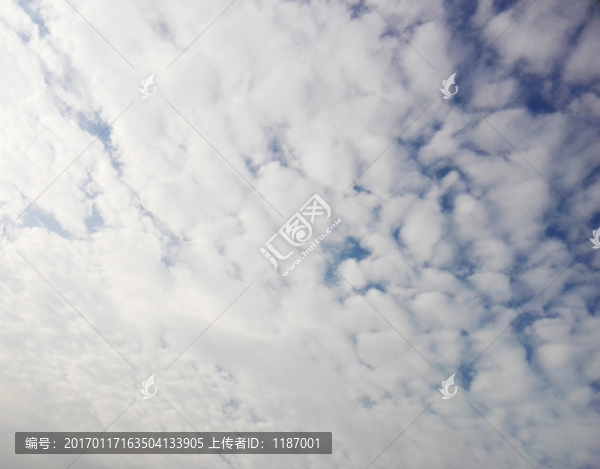 藍(lán)天白云多云