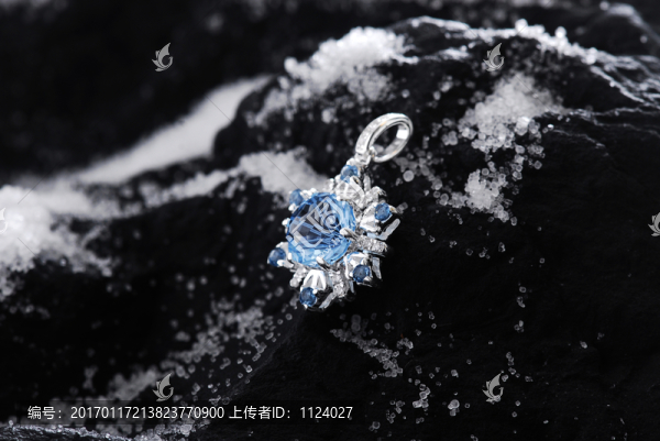 藍(lán)色吊墜