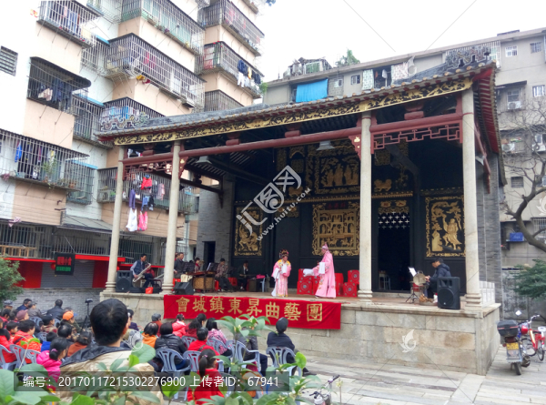 東昇曲藝團(tuán)在新會石戲臺演出